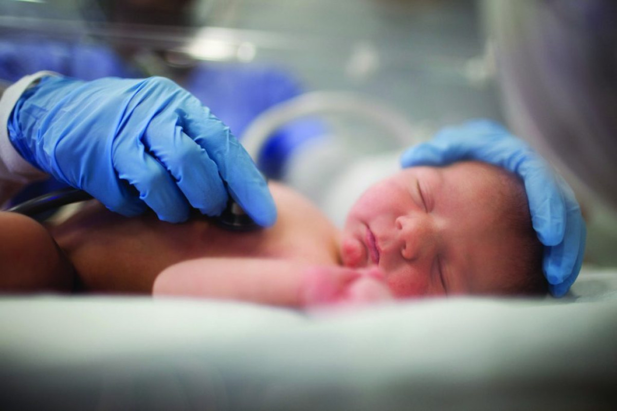 Neonatoloq nəyi müalicə edir?